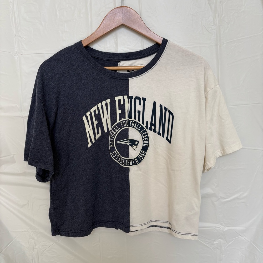 New England Patriots Split Color Crop Tee